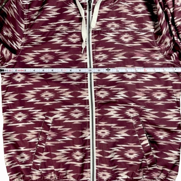 Empyre from Zumiez size large maroon & white Aztec design wind jacket with hood - Picture 8 of 10